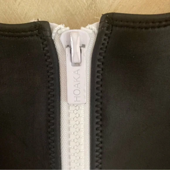 Hoaka Swimsuit Top - Picture 2 of 4